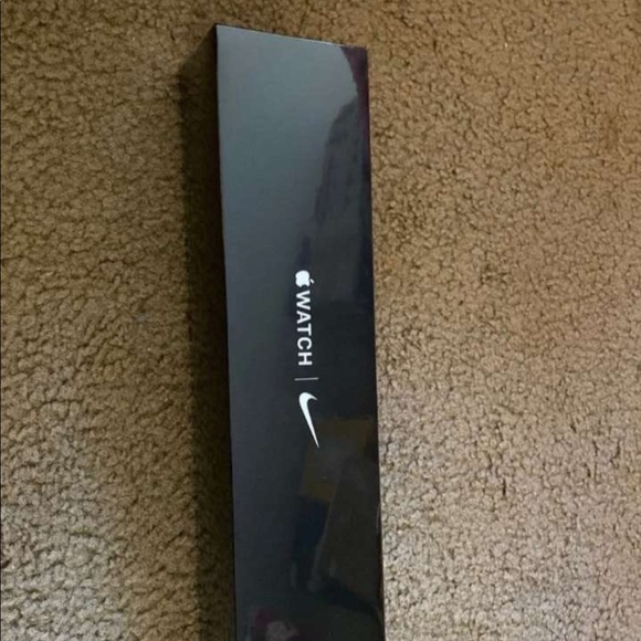 Apple Watch - Picture 2 of 4